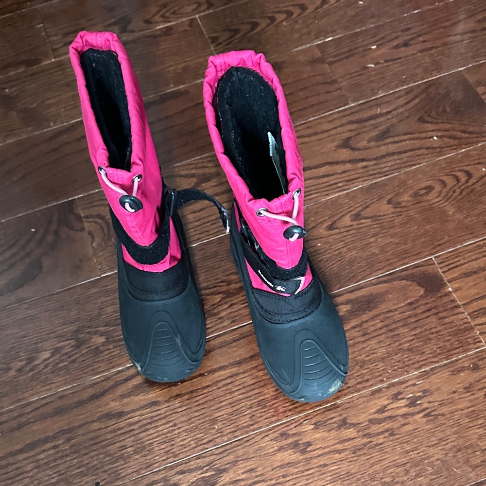 Snow boots